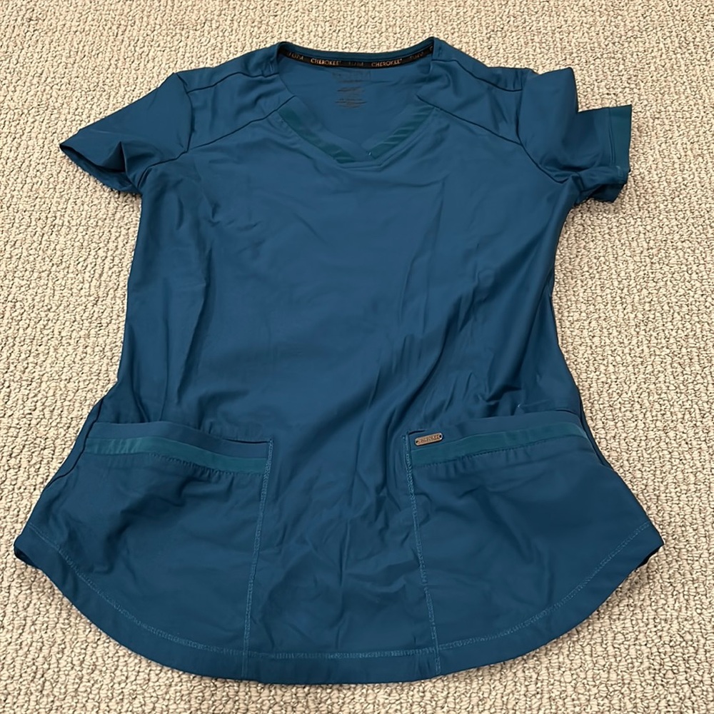 Cherokee XS scrub top